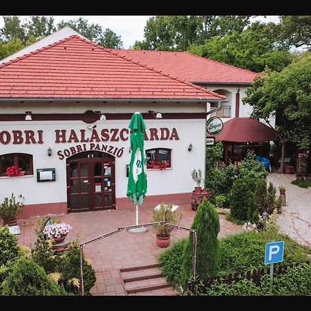 Sobri Halaszcsarda Es Panzio Baja Εξωτερικό φωτογραφία