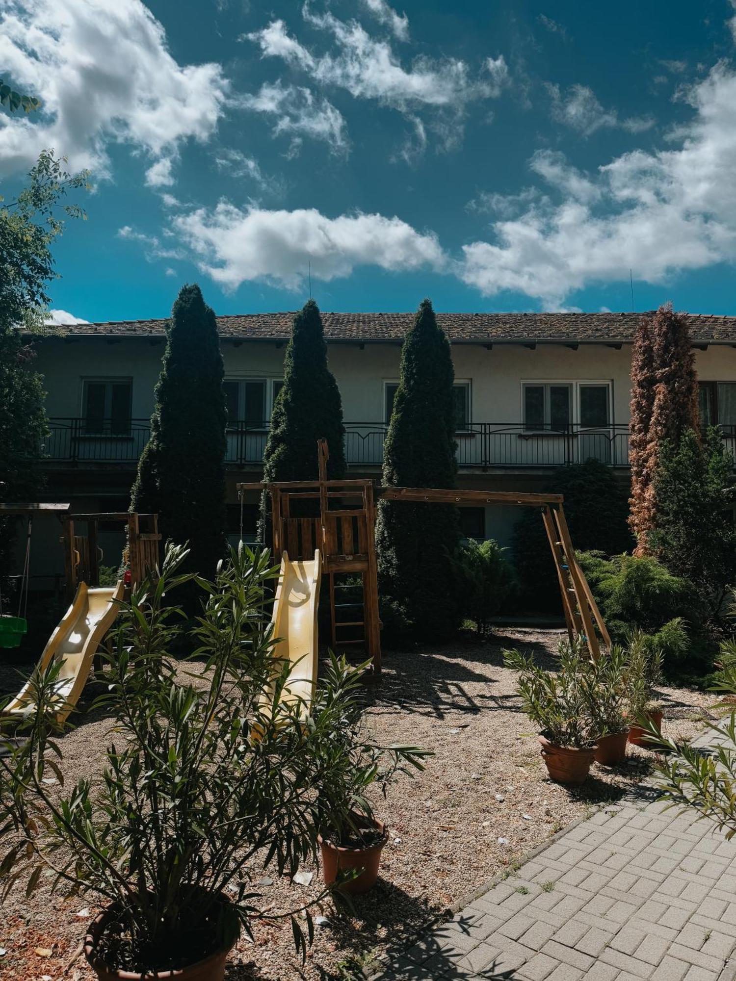 Sobri Halaszcsarda Es Panzio Baja Εξωτερικό φωτογραφία