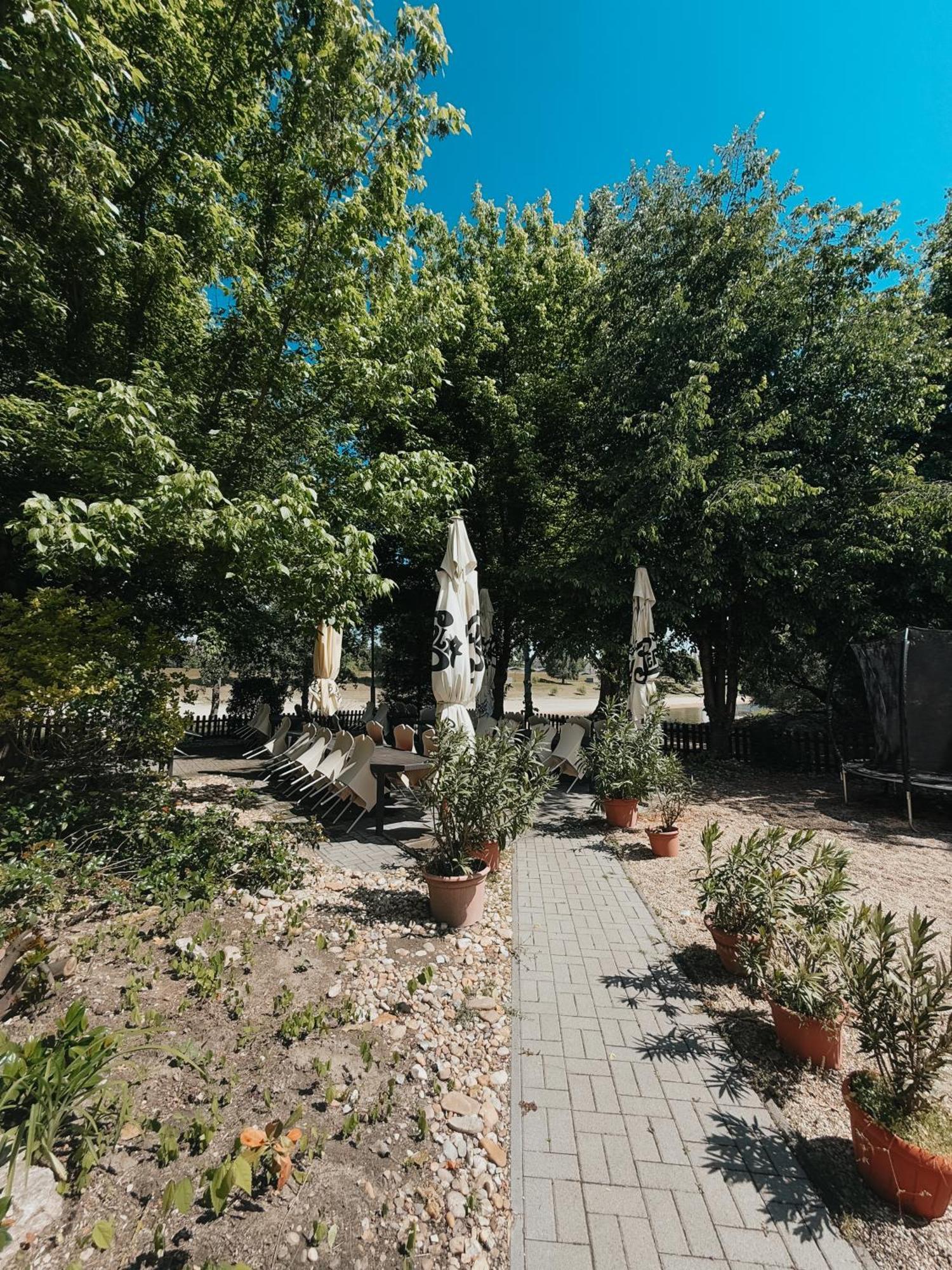 Sobri Halaszcsarda Es Panzio Baja Εξωτερικό φωτογραφία